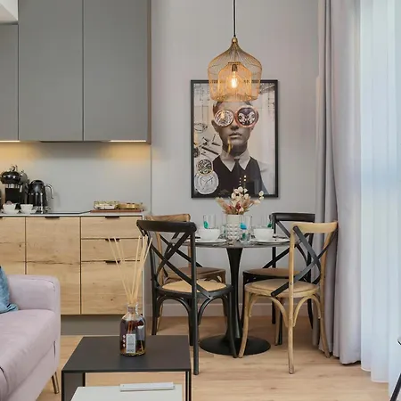 Lägenhet Lux Plac Wolnosci 6 In Old Town By Renters Prestige