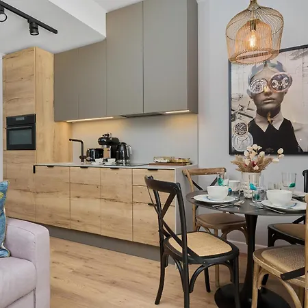 Lägenhet Lux Plac Wolnosci 6 In Old Town By Renters Prestige *